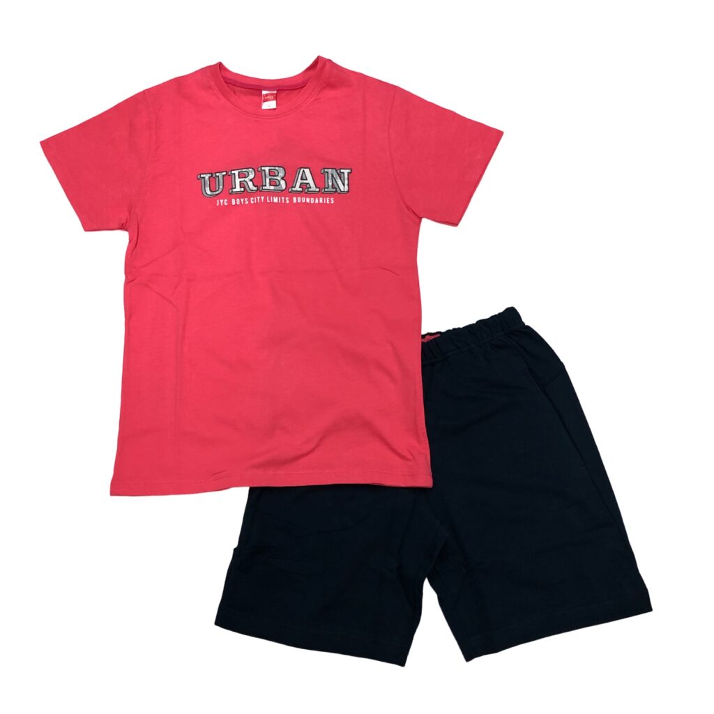 παιδικό σετ με κόκκινη μπλούζα που γράφει "URBAN" και μαύρο σορτς