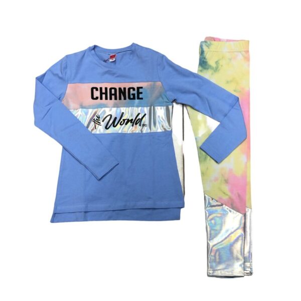 παιδικό σετ με γαλάζια μπλούζα που γράφει Change the world και tie-dye κολάν και ασημένια ιριδίζον λεπτομέρεια