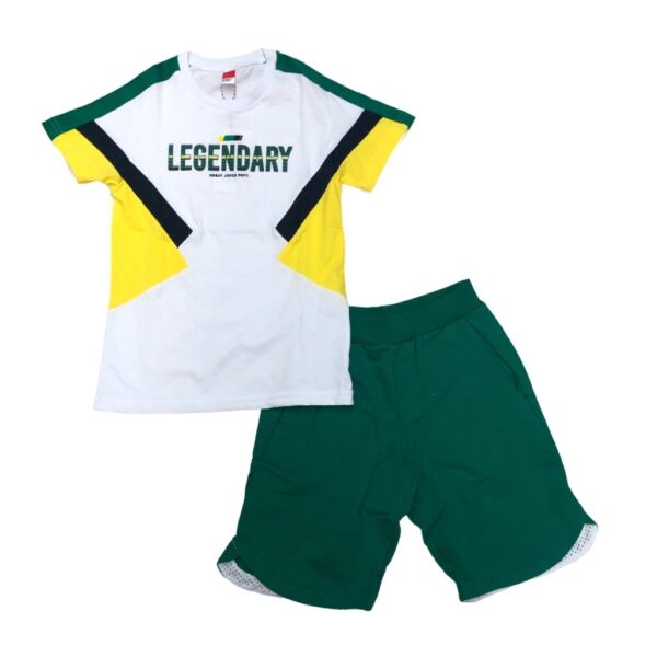 παιδικό σετ με άσπρη μπλούζα με κίτρινο και πράσινο που γράφει LEGENDARY και πράσινη βερμούδα