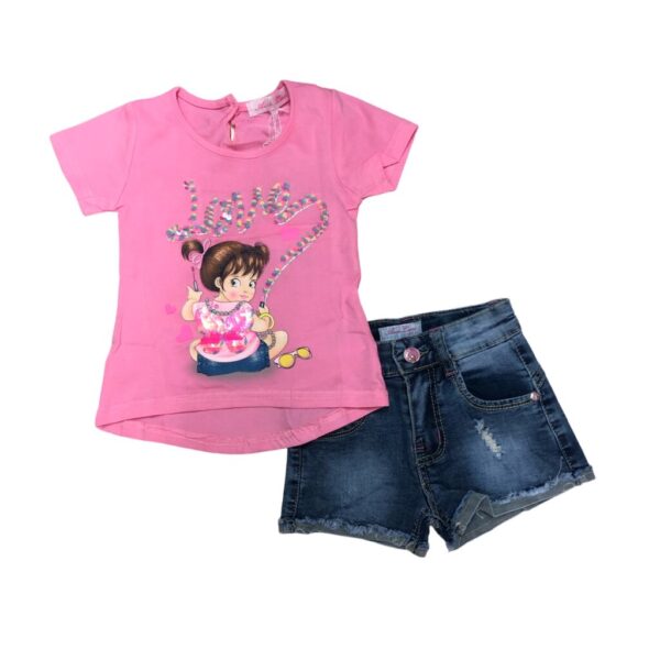 παιδικό σετ με ροζ μπλούζα με ένα κορίτσι που κάθεται και από πάνω του γράφει love και τζιν παντελόνι σορτς