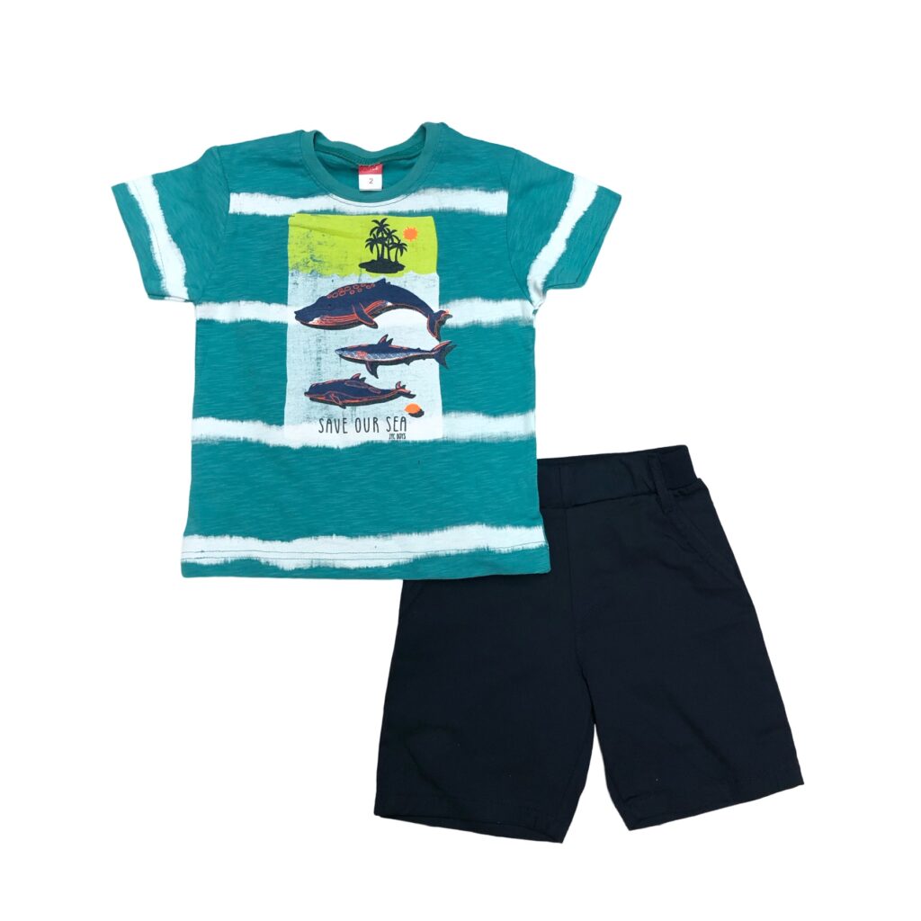 παιδικό σετ με γαλαζοπράσινη μπλούζα με ψάρια που γράφει SAVE OUR SEA και μπλε σκούρο παντελόνι σορτς